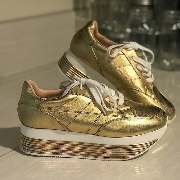 Liliana Shoes - ✨Liliana METALLIC GOLD platform sneakers!✨